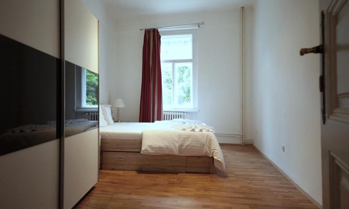 Vysehrad Apartment | Sekaninova 52 Retro Flat