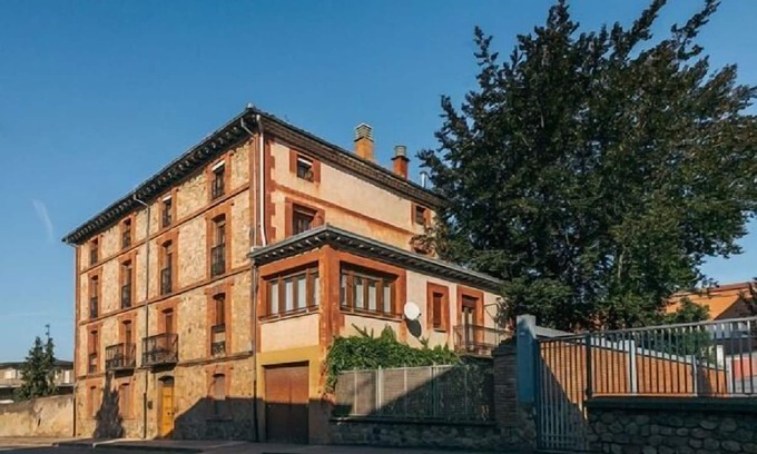 Banos de Rio Tobia Cottage | Self catering La Solana for 12 people