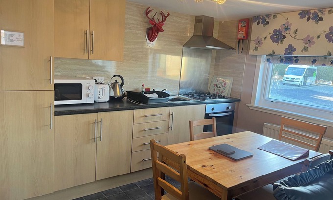 Stepps Ski Chalet | Self-catering accommodation 5 miles from Glasgow city centre, short/long term!