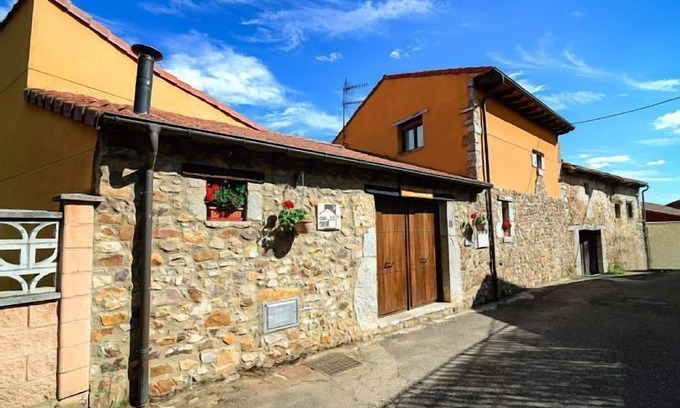 Brugos de Fenar Cottage | Self catering El Henar del Rey for 4 people