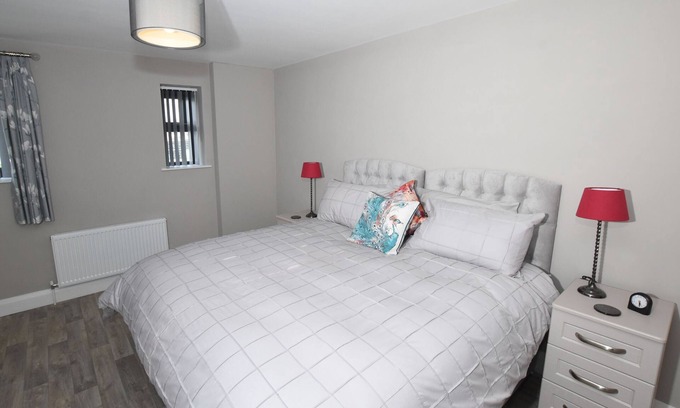 Hillsborough Apartment | Self Catering Three Bedroom Apartment - Homestead Hillsborough