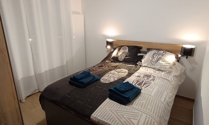 Mouroux Apartment | Self-contained accommodation with outdoor area near various parks