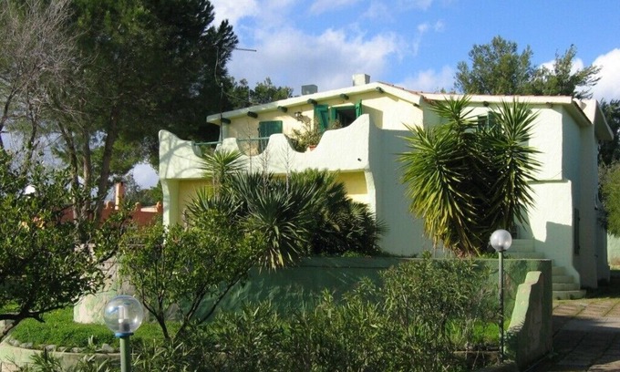 Sarroch House | Semi-detached house with separate entrances