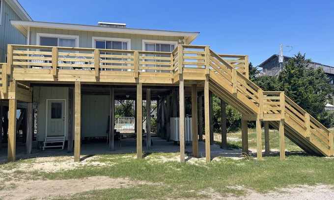 Avon Cottage | Semi-Oceanfront Beach Cottage I. Access across street to shops and restaurants