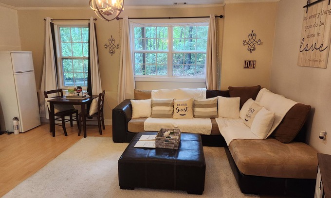 Senoia Apartment | Senoia Charming Farmhouse Guest Suite 20 mins to Trilith Studios, 5 min. to Town
