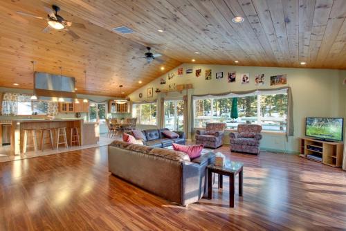 Lower Kingsbury House | Sequoia Chalet home