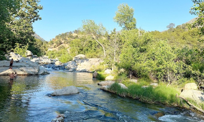 Springville House | Sequoia Forest River House. River at the backyard, Up to 10 guests