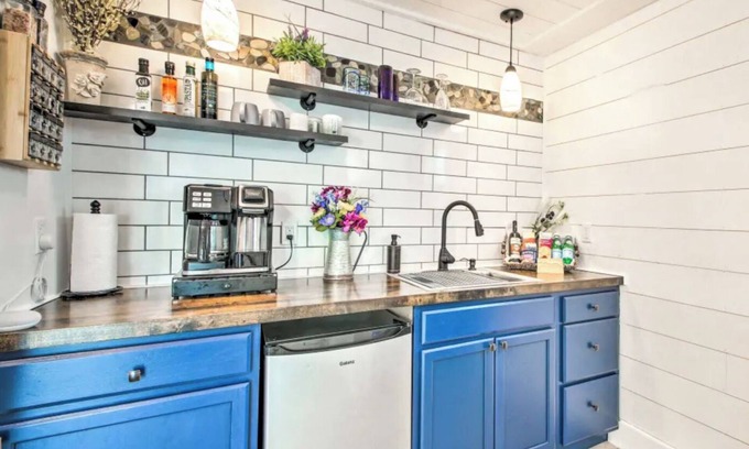 Bath House | "Serene 1 Bedroom with River View, Gardens, and Private Amenities, Near Town"