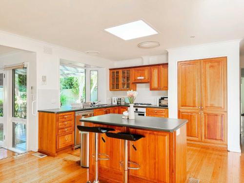 Frankston House | Serene 4Bed2Bath House w Parking Near Mornington Peninsula