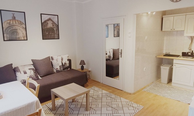 Vracar Apartment | Serene apartment with WiFi in charming Beograd