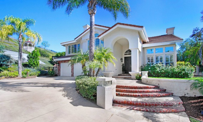 Granada Hills North House | Serene Granada Hills Oasis in Los Angeles- 4 Bed+Bonus Room+Office