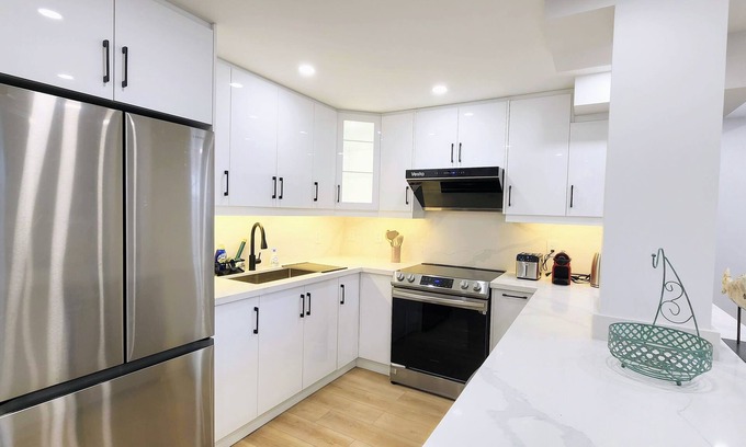 Glen Abbey House | Serene High-celling Retreat in Upsacle and Safe Neighbourhood