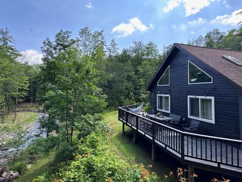 Phoenicia House | Serene Retreat on a Stream