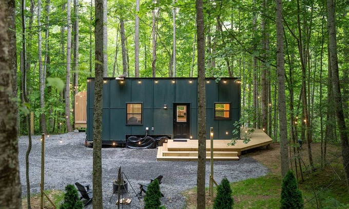 Sylva House | Serene, Romantic Getaway, Outdoor Shower, and Hiking!