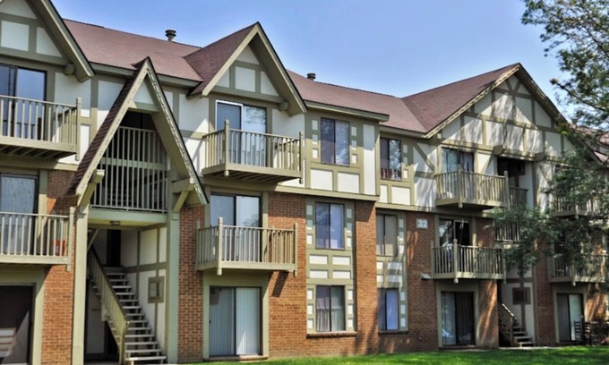 Wixom Apartment | Serene Stay:Near Freeways & City Excitement