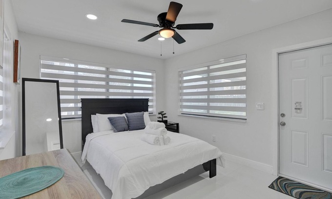Ives Estates Bed & Breakfast | Serene Suite Near Aventura