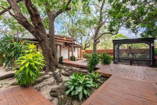Homestead House | Serene Tiny House Retreat in Japanese Garden