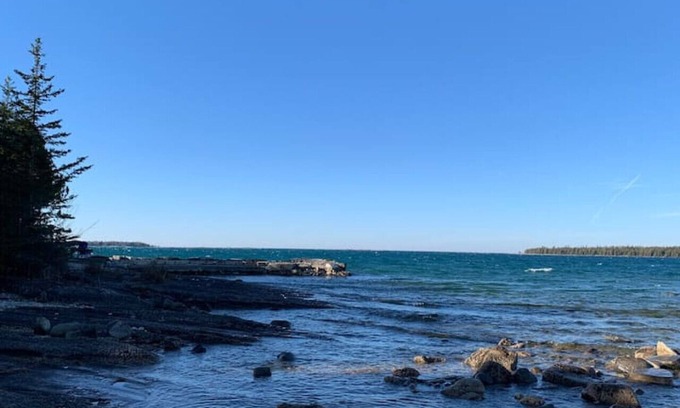 Tobermory Cottage | Serene Tobermory waterfront cottage