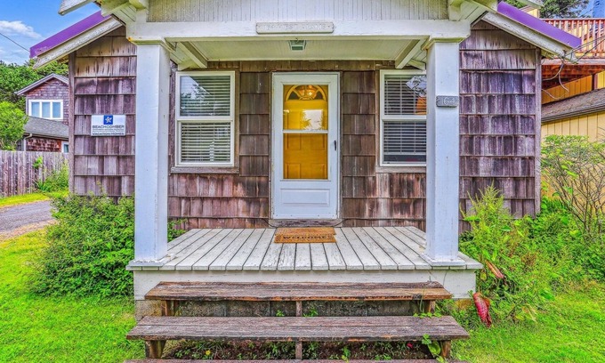 Downtown Cannon Beach Cabin | Serenity - Beachcomber Vacation Homes