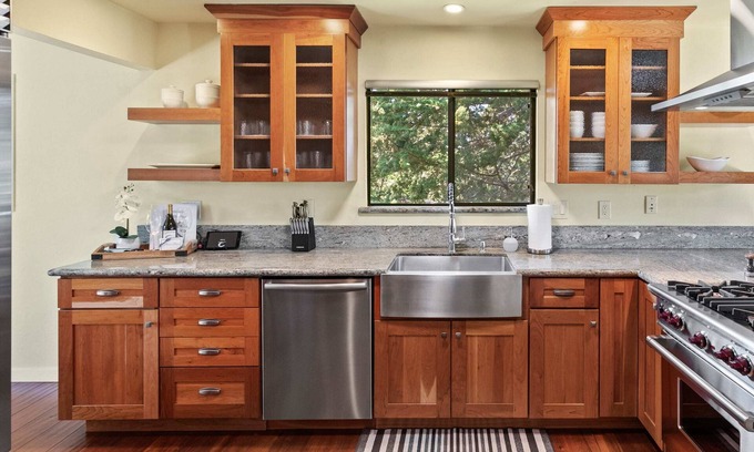 Hatton Fields House | Serenity: Beautiful 3 bed w/Hot Tub & Powerwall