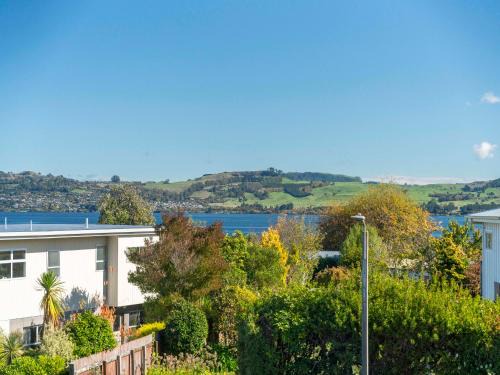 Richmond Heights House | Serenity Cottage - Taupo Holiday Home