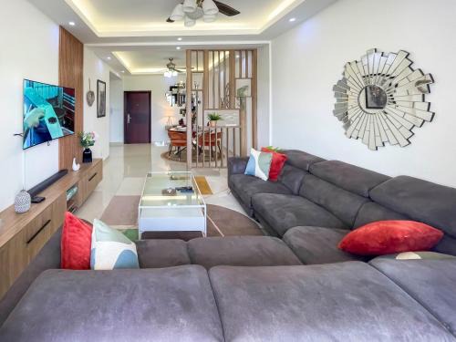 Sakumono Apartment | Serenity Haven - Gated Pool WiFi Sea View