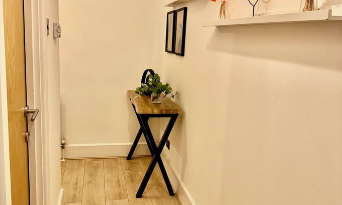 Shadwell Apartment | Serenity in the City - Cosy Apartment with WiFi