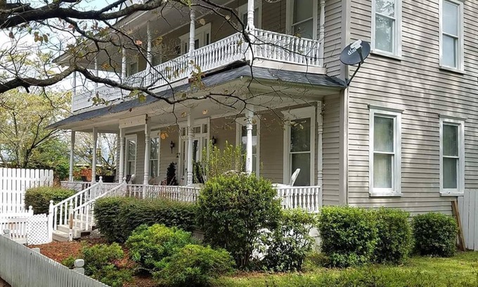 Cobbtown House | Serenity Inn a Place to relax and get refreshed