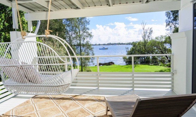 Sandstone Point House | 'Serenity on Spinnaker'