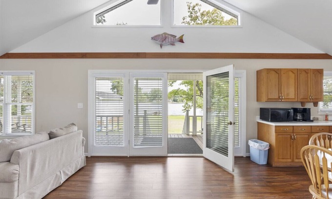 Prosperity House | Serenity on the Lake