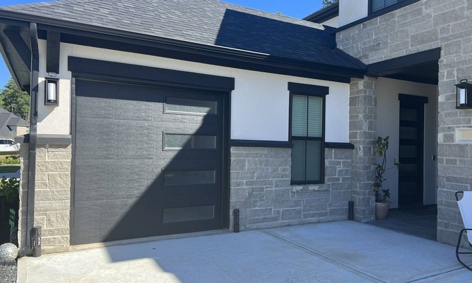 Decker Prairie Apartment | Serenity Pines, one bedroom, one bathroom apartment with full kitchen and garage