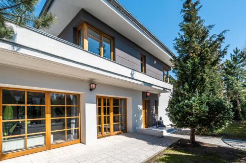 Pruhonice Villa | Serenity Prague Villa with garden jacuzzi