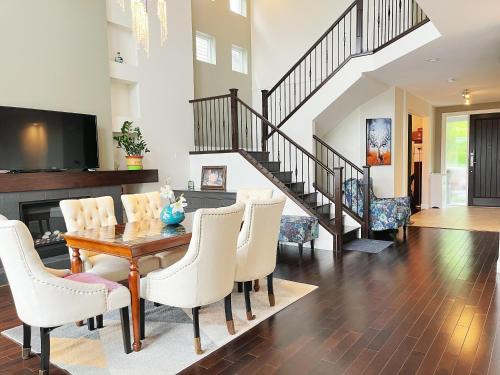 Burke Mountain House | Serenity Suite & King Comfort & Cool AC Bliss