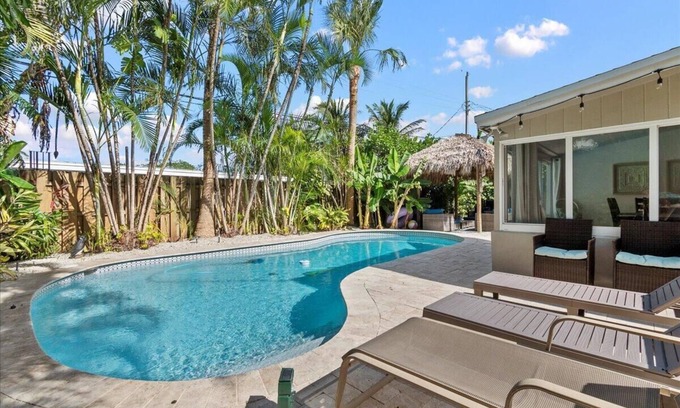 Beachway Estates House | Serenity Tiki Beach House | King Size Bed!
