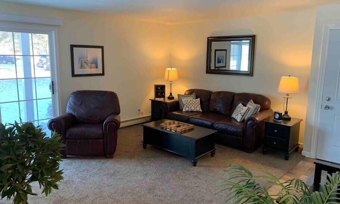 Janesville Apartment | Serviced 2BA/1BA Corporate Apartment