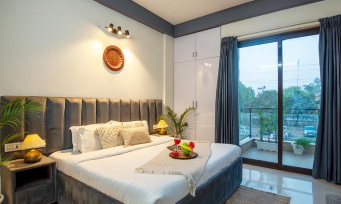 Gurugram Hotel | Serviced Apartment near Medanta by BedChambers
