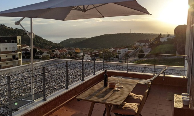 Santana House | Sesimbra 3BDR Apartment W/Terrace by LovelyStay