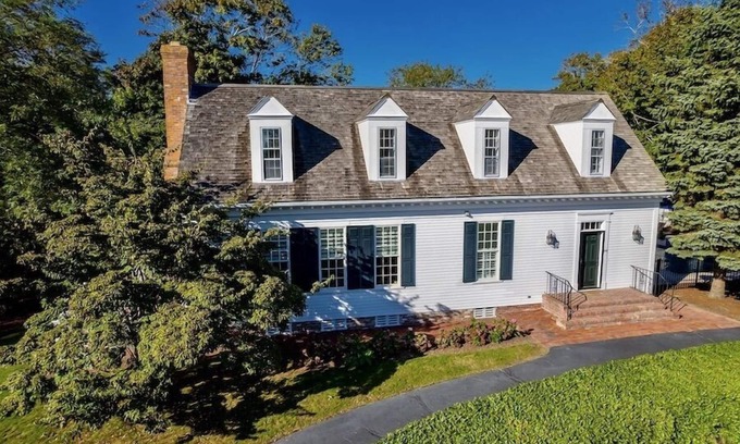 East Dennis House | Sesuit Neck Stunner w/Heated Pool and Spa RPAM088