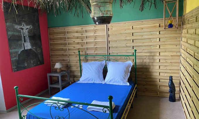Castelnau-Riviere-Basse Bed & Breakfast | Setting course for Latin America
