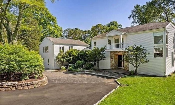 Norwalk Villa | Seven bedrooms Gathering Celebration Mention