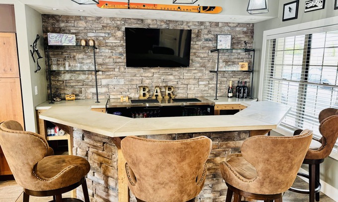 Rockwood House | Seven Springs 3BR Condo w/Loft in Woodridge - Fully Updated w/Private Hot Tub