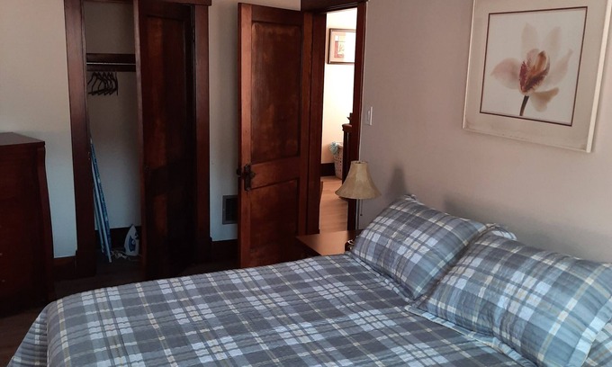 Pittsburgh House | Sha-Ron's Place 2 bedroom home in McKees Rock, Pittsburgh