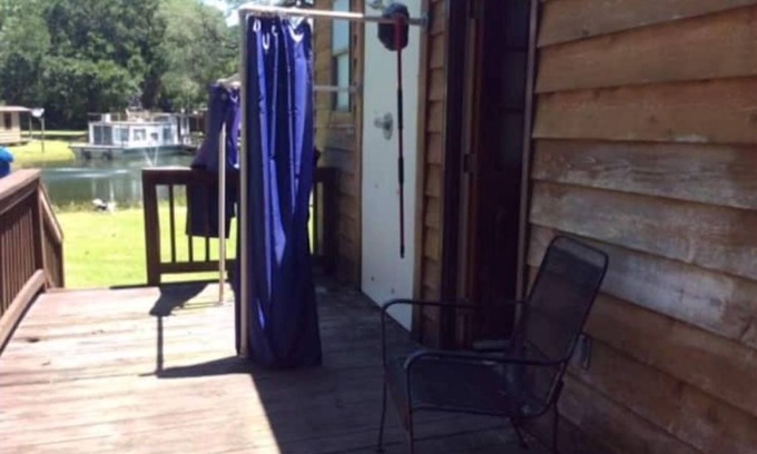 Bogalusa Cabin | Shaded Creekside Cabin