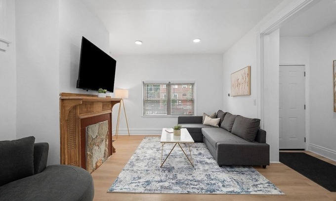 Shadyside Apartment | Shadyside/Central @1 Spacious and Modern 1Bdr with Free Parking
