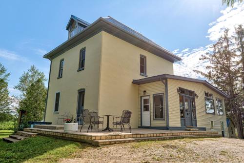 Ashfield-Colborne-Wawanosh House | Shamrock Cottage