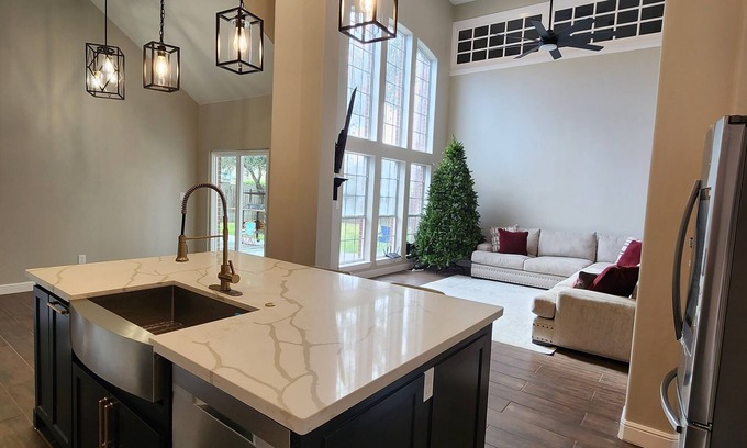 Mission House | Sharyland Mansion! 85 in Smart Tv WOW!