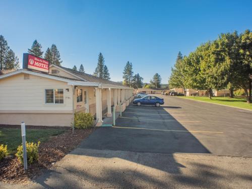 Burney Hotel | Shasta Pines Motel & Suites