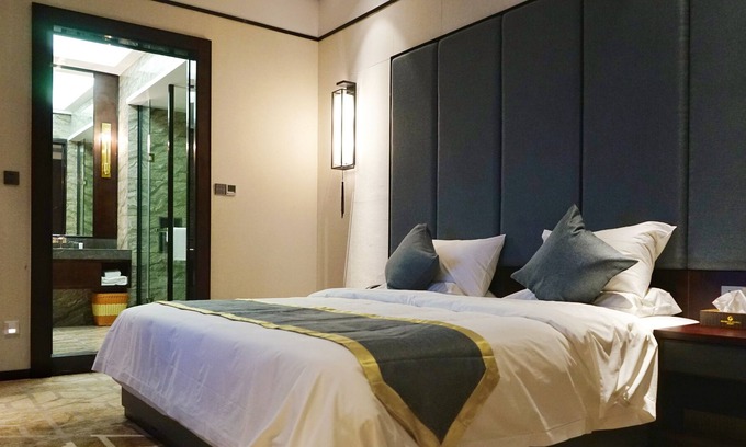 Longhu Qu Hotel | Shatou Hairun Hotel