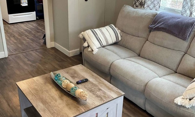 Lakeview House | Shawnee Island Vacation Cottage. Walking distance to Cranberry Resort