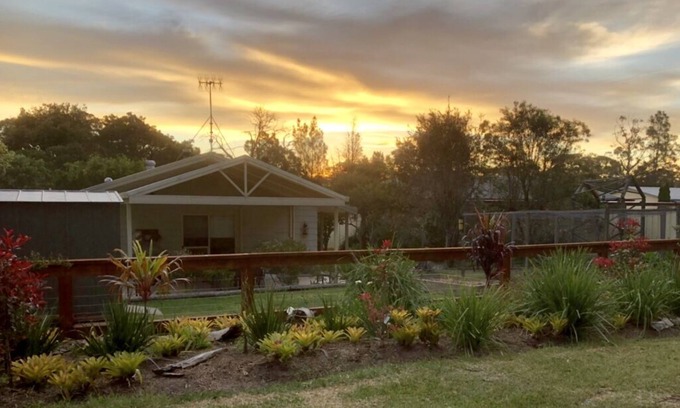 Sussex Inlet House | Shazza's Retreat - A quiet getaway (Pet Friendly)